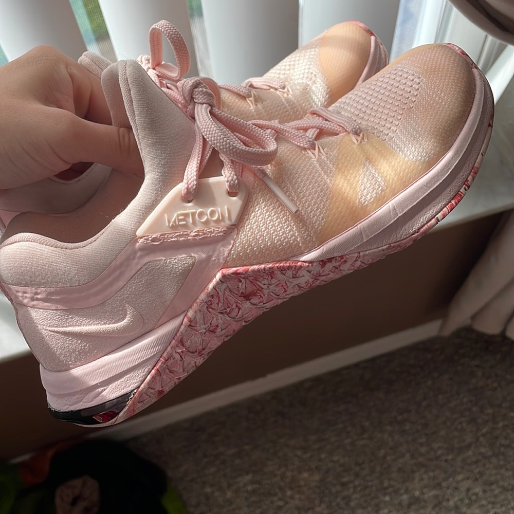 PINK NIKE METCON